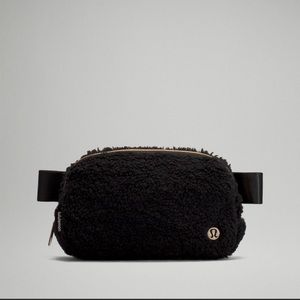Lululemon Wear Everywhere Fleece Bag- Black